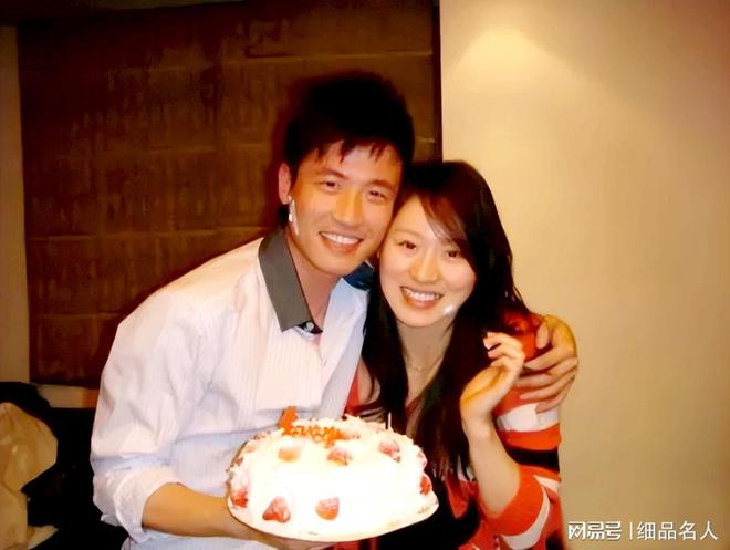 游泳冠军2020年_游泳女冠军图_游泳冠军视频