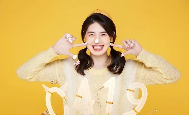 游泳冠军2020年_游泳冠军视频_游泳女冠军图