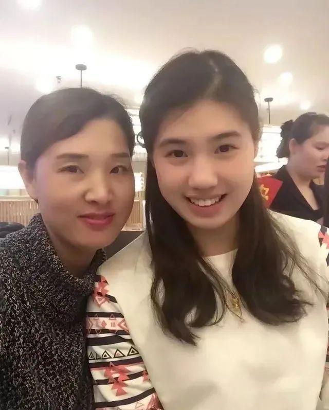 游泳冠军视频_游泳冠军2020年_游泳女冠军图