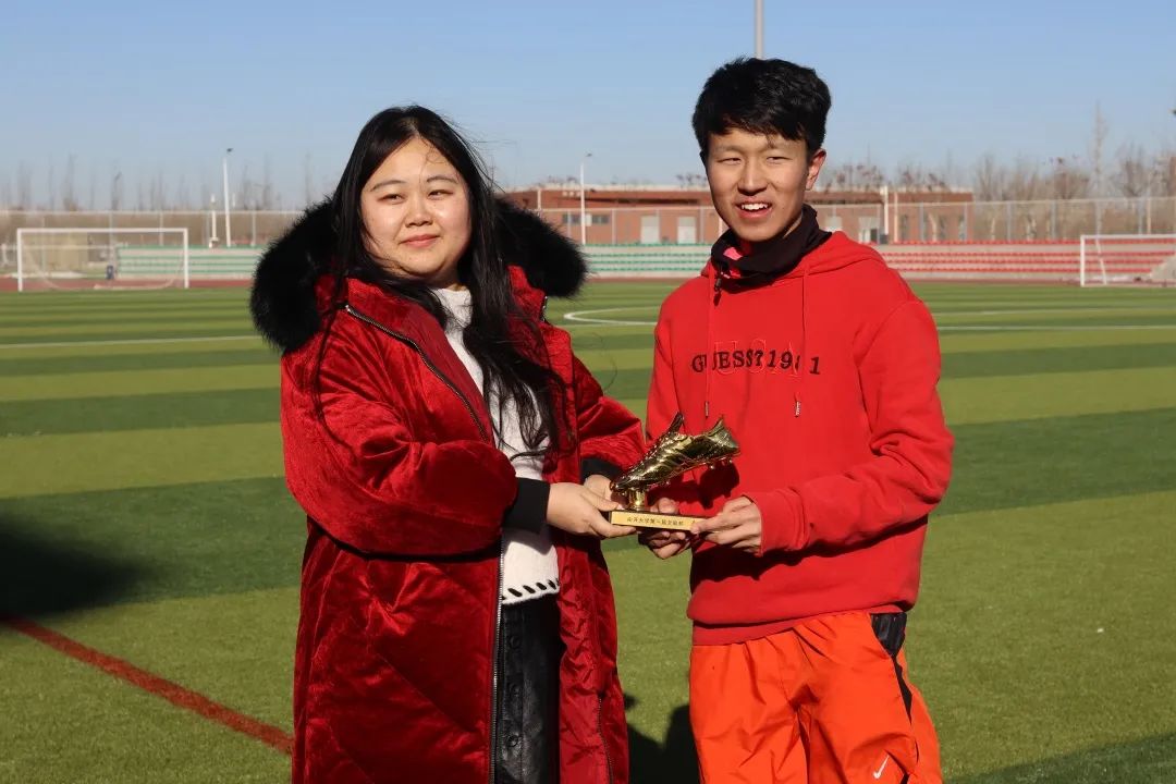 历史足球右边前卫有哪些_足球历史十大右前卫_当今足坛最好的右前卫