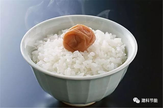 鸭毛拔净技巧与米饭香气的秘诀：实用厨房小
