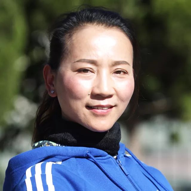 足球脚背内侧踢长传球_足球脚背内侧传接球_足球脚背内侧长传球技巧