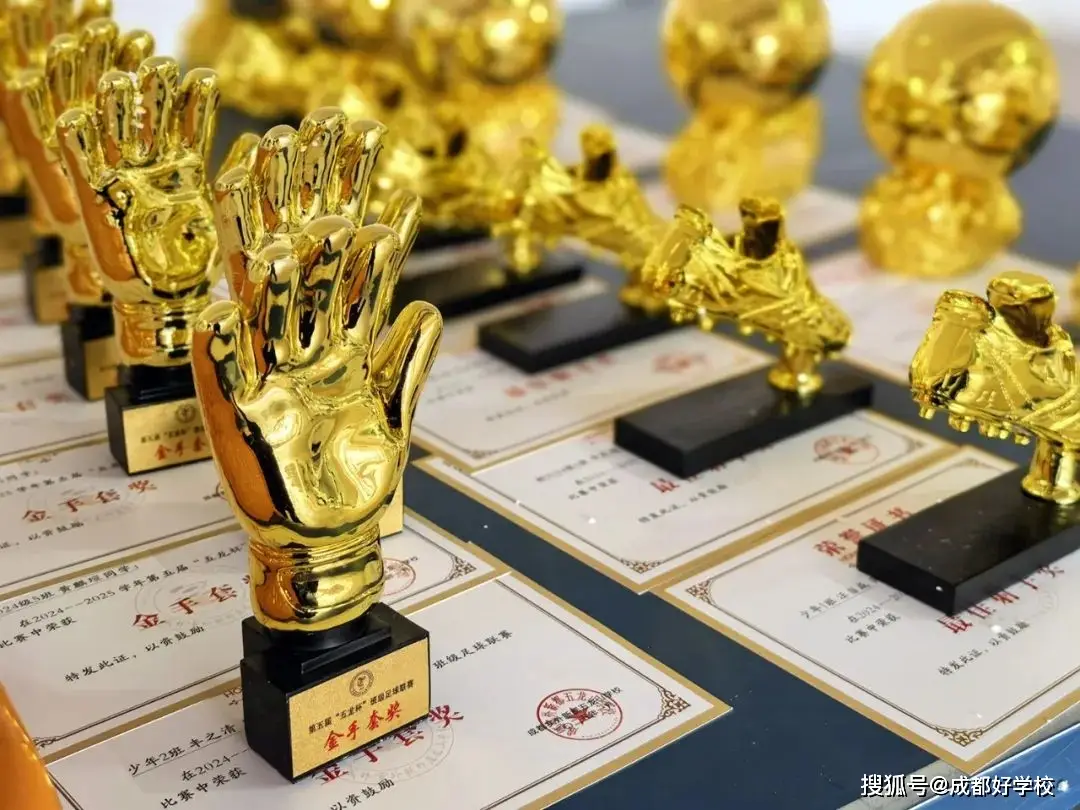 铜仁足球校园杯冠军是谁_校园足球杯大赛开赛时间_校园足球联赛冠军