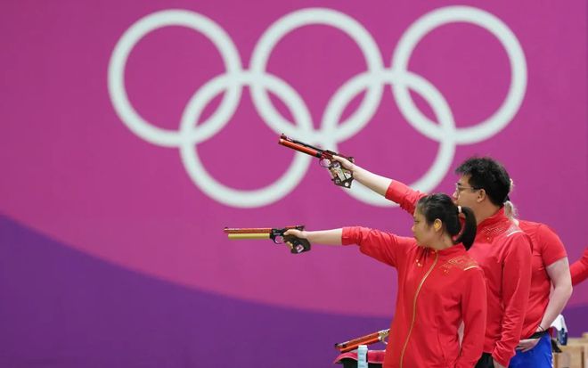 赞女子举重冠军诗_赞美举重运动员的诗_赞举重运动员
