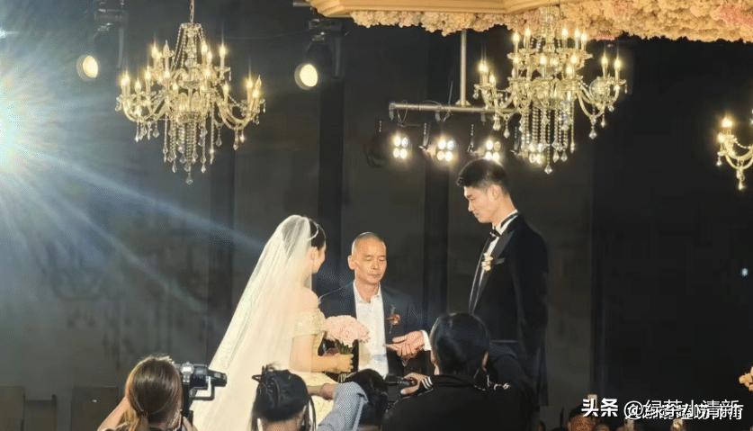 篮球主题婚礼现场布置_篮球冠军参加婚礼的是谁_篮球婚礼开场白
