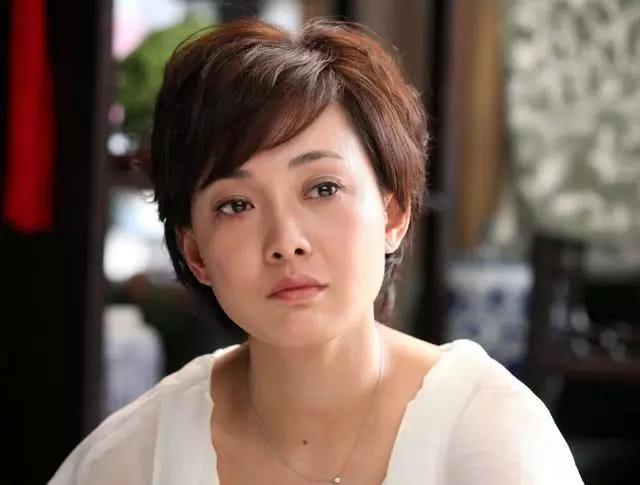 游泳冠军是_游泳冠军成女星的有谁_游泳冠军女孩