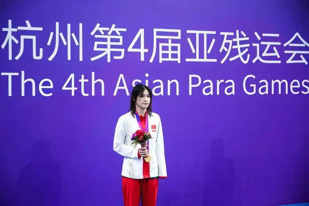 游泳冠军残疾_游泳冠军第一人_假肢游泳世界冠军