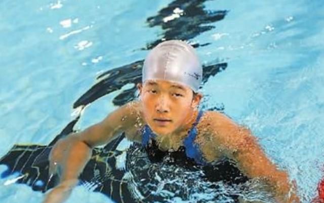 游泳冠军残疾_游泳冠军死亡_假肢游泳世界冠军